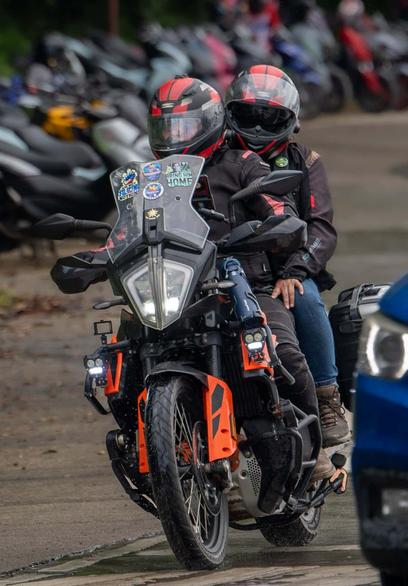 Two Straid Bikerz members riding together