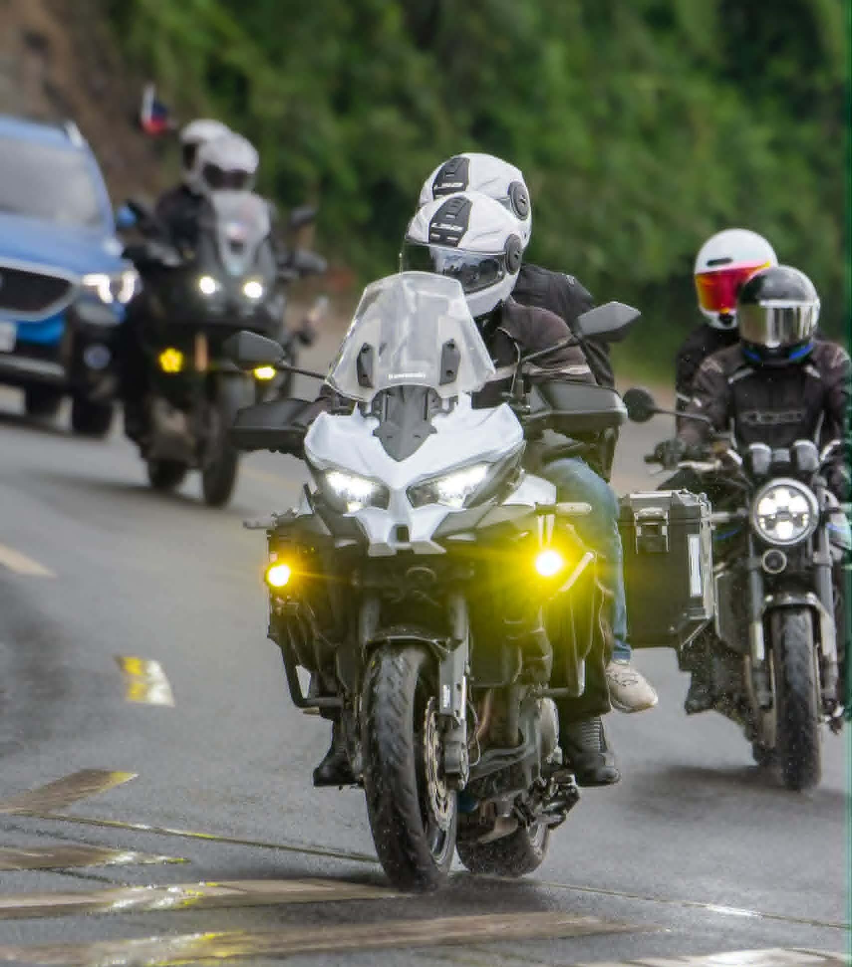 Straid Bikerz riders traveling together in formation